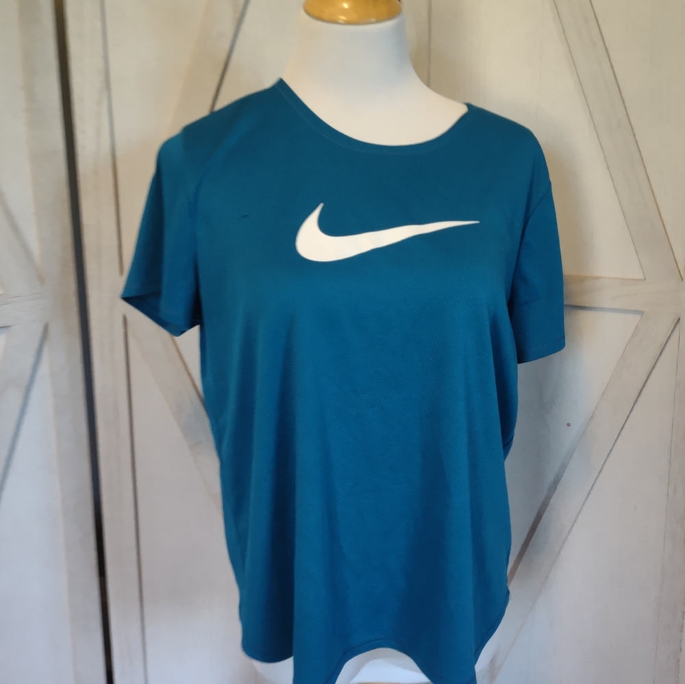 Nike Teal Short Sleeve Women’s Tee with White Logo - Picture 3 of 13
